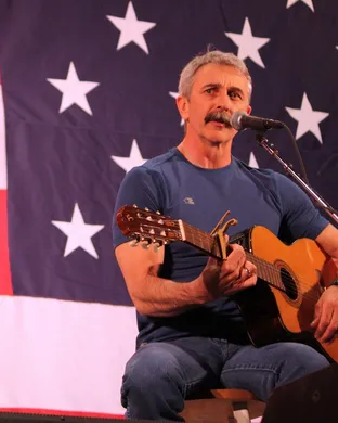 Aaron Tippin